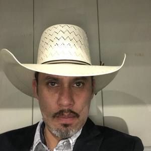 Meet your Posher, Carlos